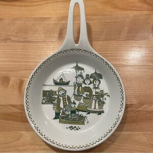 Vintage Figgjo Flint Ceramic Skillet or serving dish with Folk Art Design